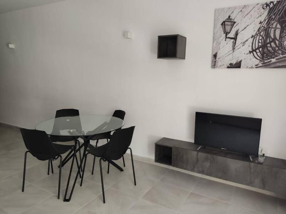 Salina Wharf, Block E, Apt. 26 *